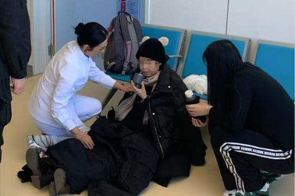 候診區(qū)的溫暖瞬間